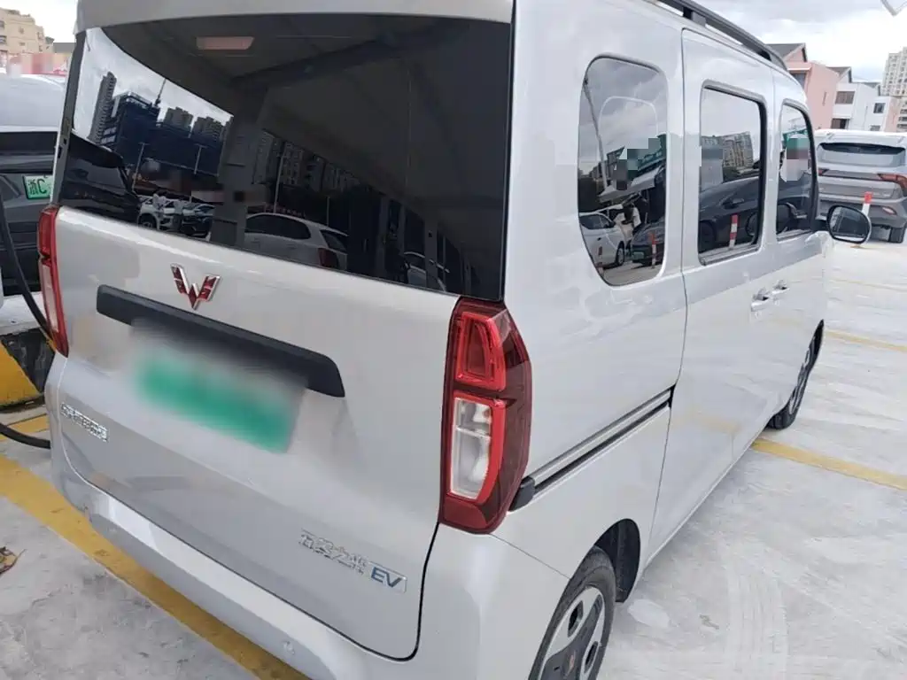 Wuling Zhiguang EV — фото 7