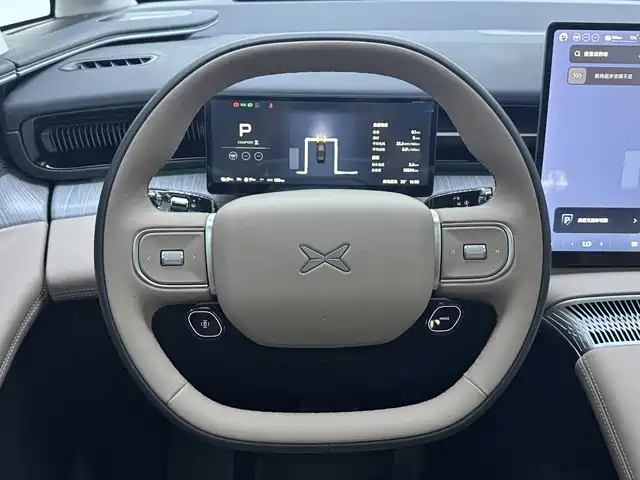 XPeng X9 — фото 10