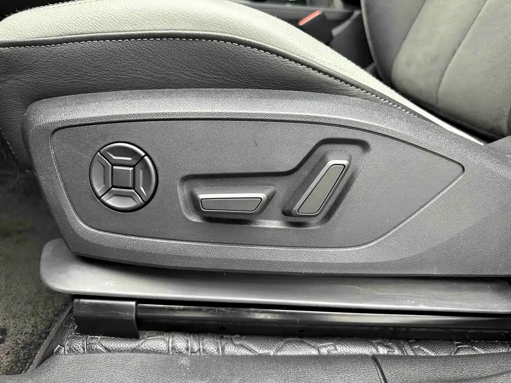 Audi Q3 — фото 11
