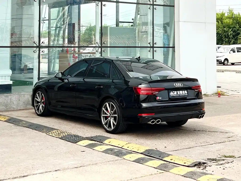 Audi S4 — фото 6