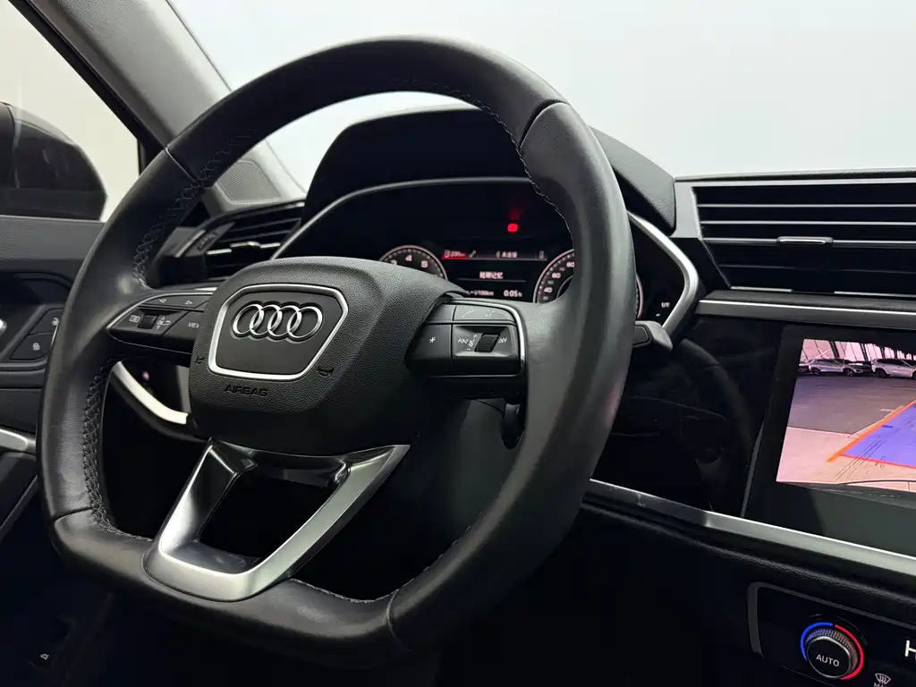Audi Q3 — фото 13