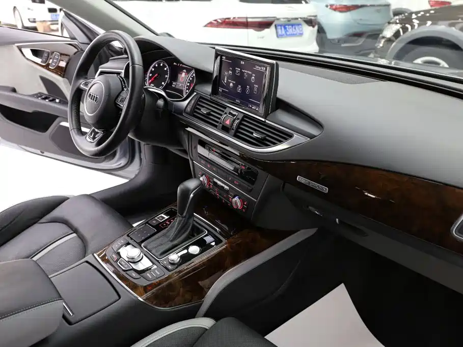 Audi A7 — фото 17
