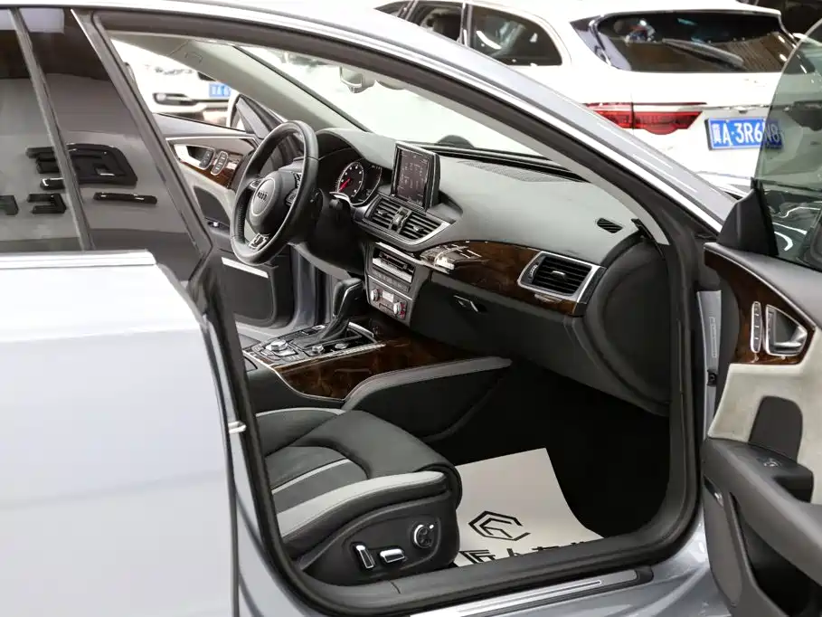 Audi A7 — фото 18