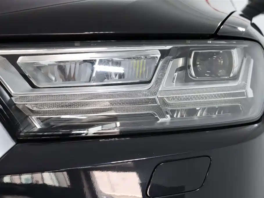 Audi Q7 — фото 17