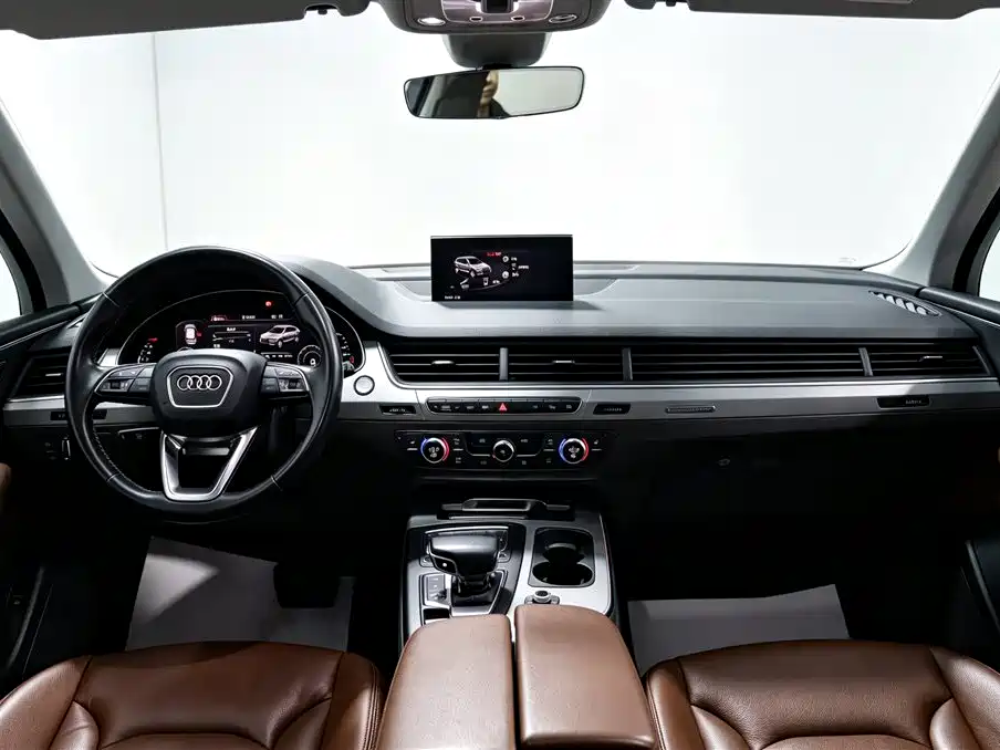 Audi Q7 — фото 9