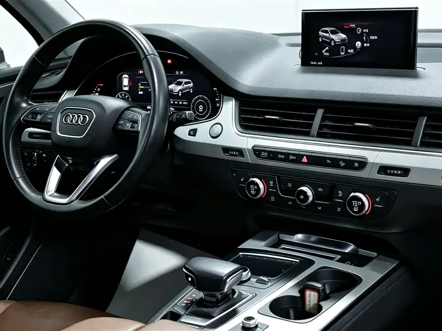 Audi Q7 — фото 10