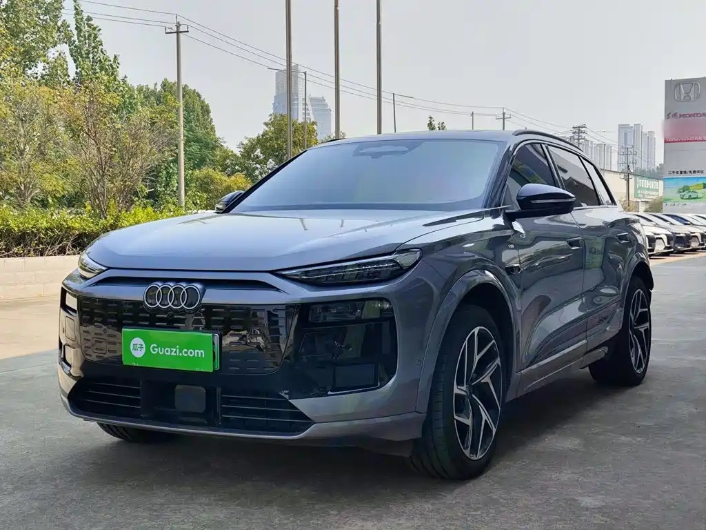 Audi Q6L e-tron — фото 2