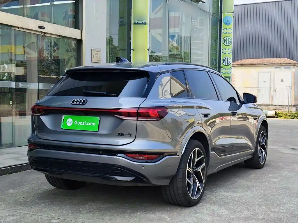 Audi Q6L e-tron — фото 7