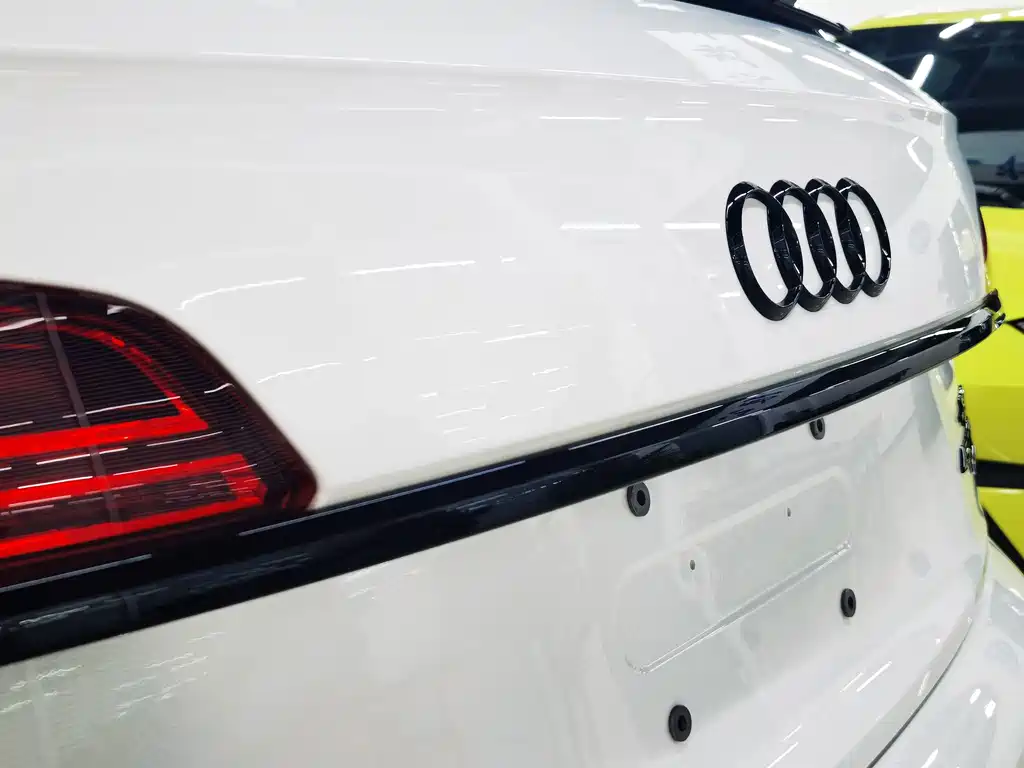 Audi Q5L — фото 15
