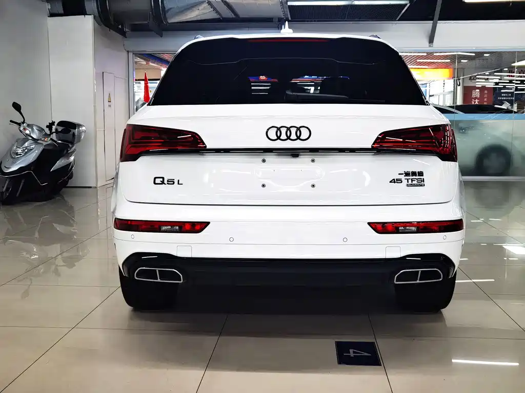 Audi Q5L — фото 5