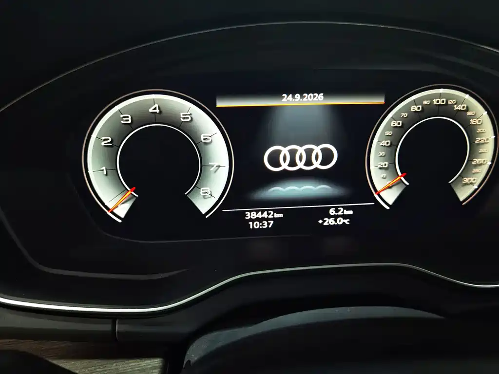 Audi Q5L — фото 8