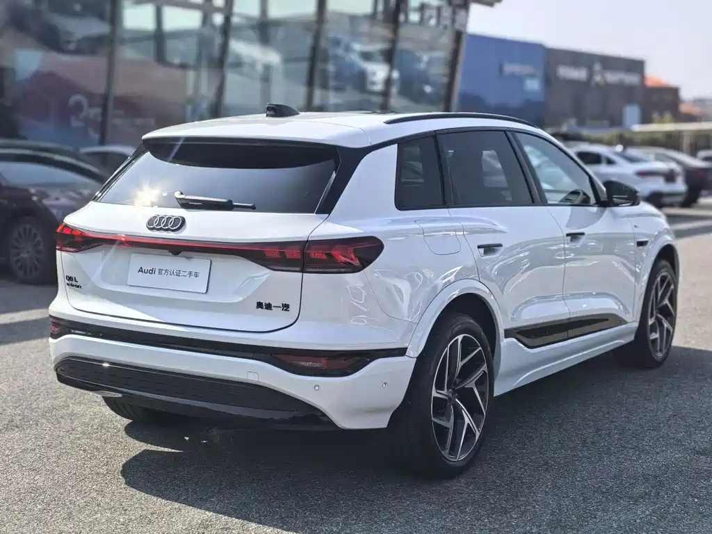 Audi Q6L e-tron — фото 11