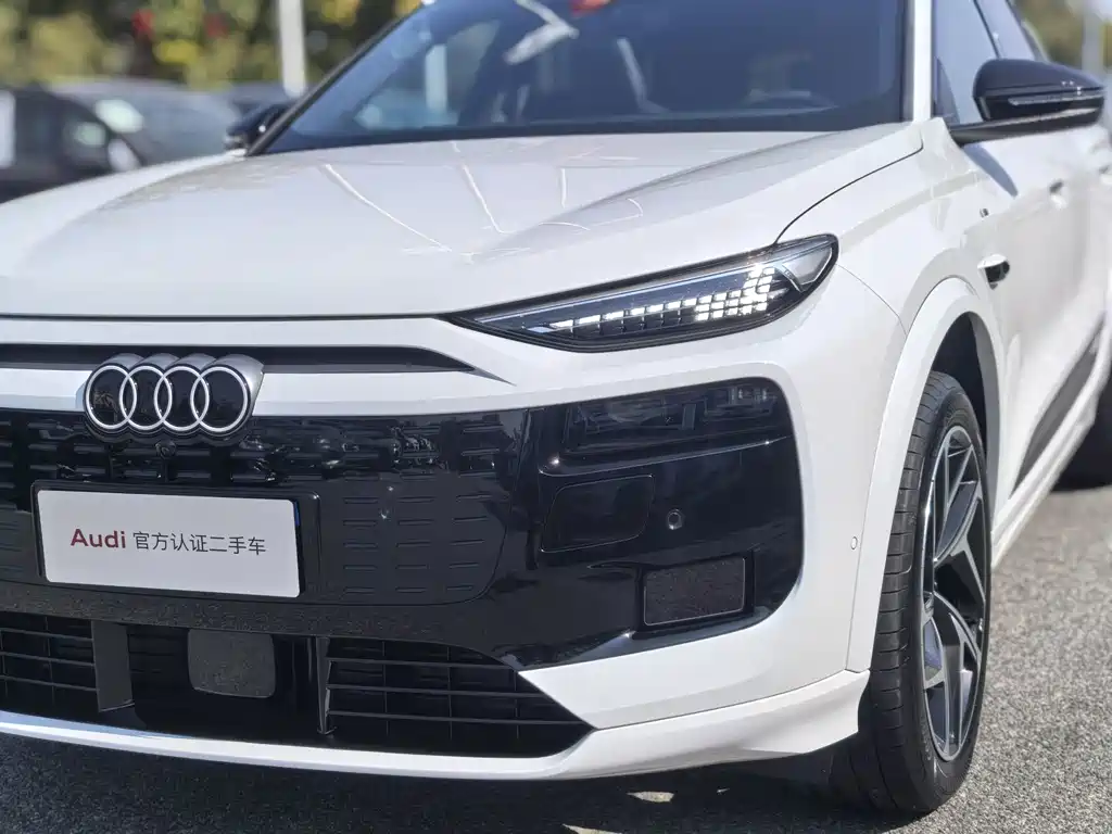 Audi Q6L e-tron — фото 13
