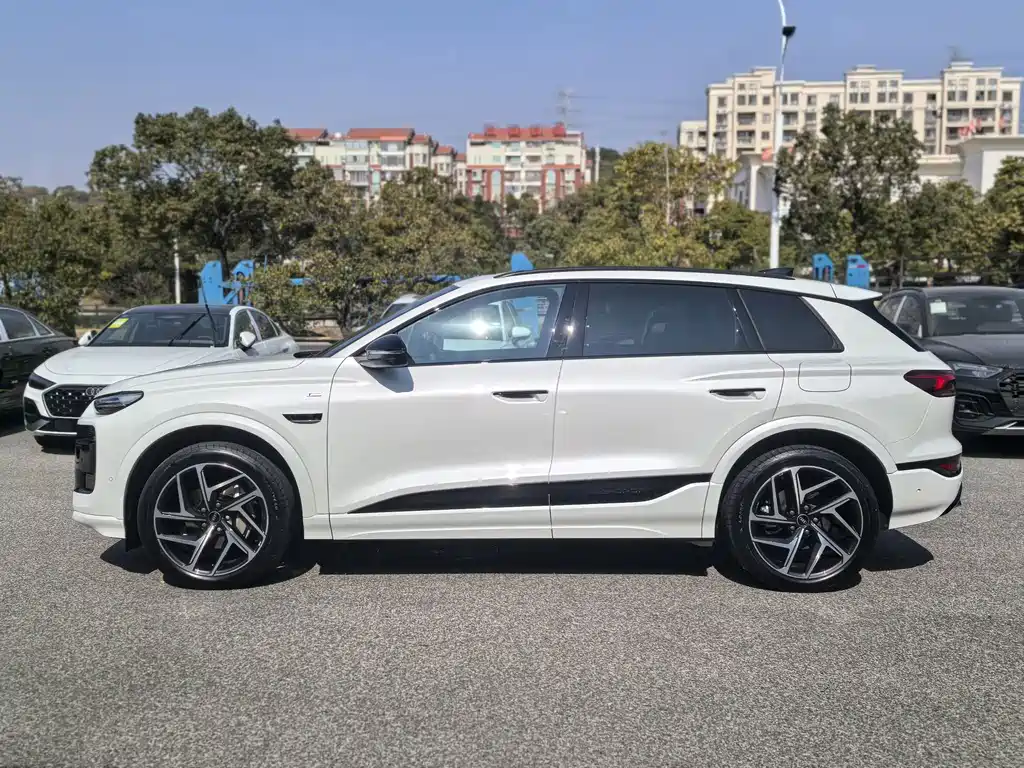Audi Q6L e-tron — фото 14