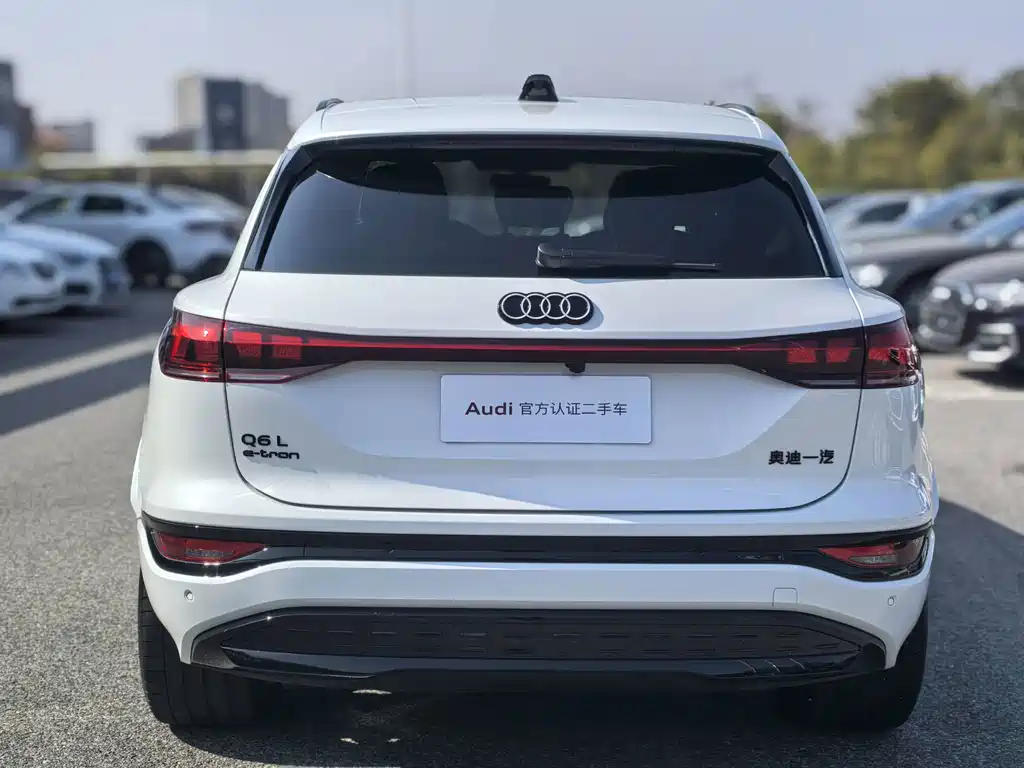Audi Q6L e-tron — фото 8