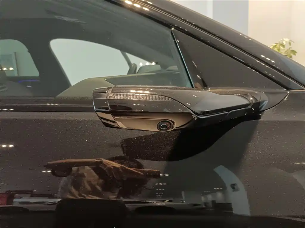 Audi A6L e-tron — фото 11