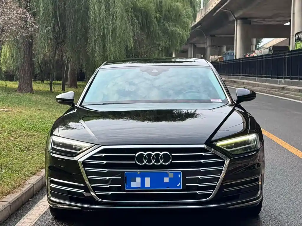 Audi A8 — фото 2