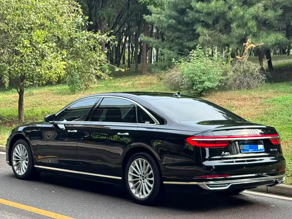 Audi A8 — фото 4
