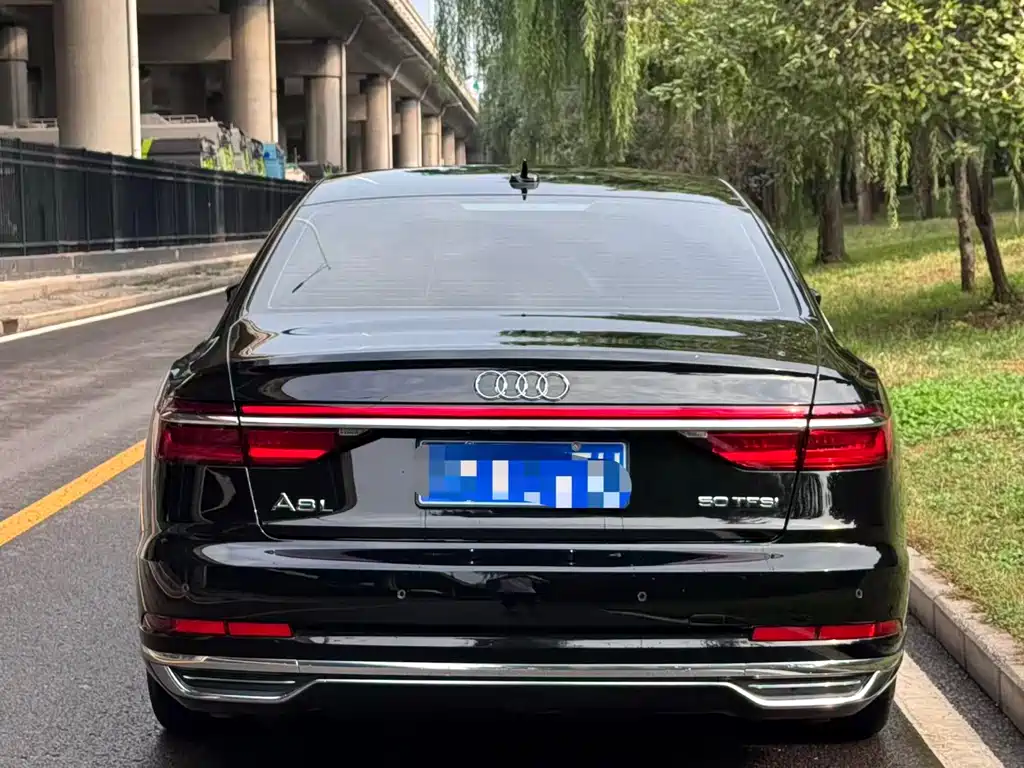 Audi A8 — фото 5