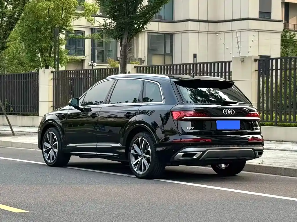 Audi Q7 — фото 9