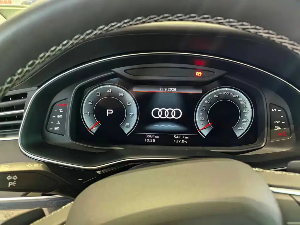 Audi Q8 — фото 2