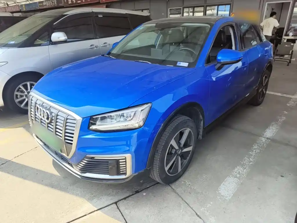 Audi Q2L e-tron — фото 2