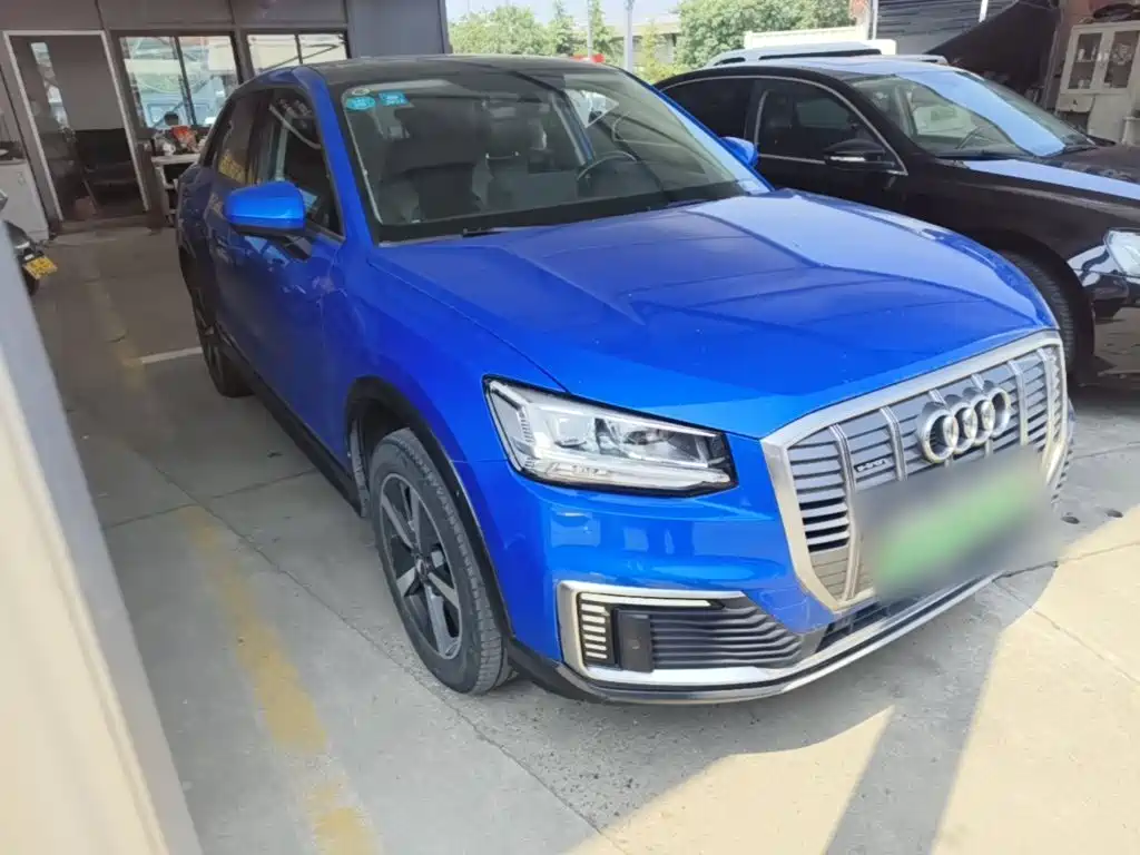 Audi Q2L e-tron — фото 24