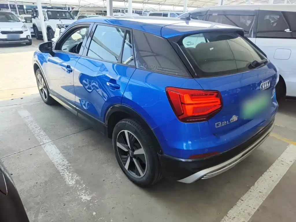 Audi Q2L e-tron — фото 25