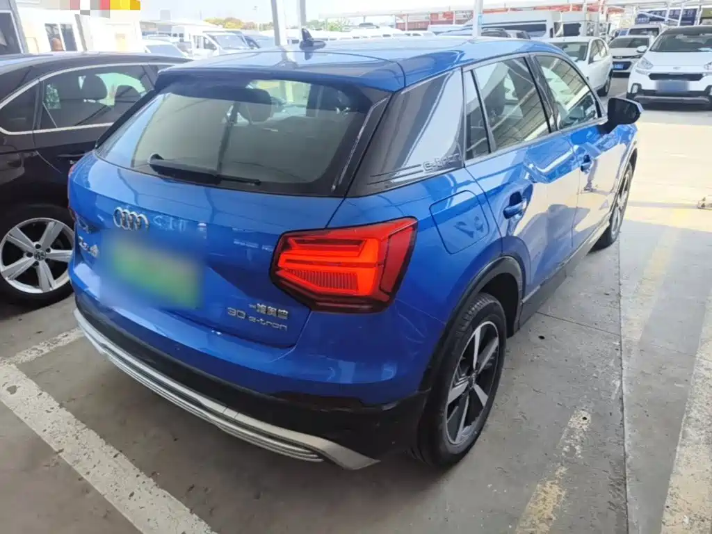 Audi Q2L e-tron — фото 6