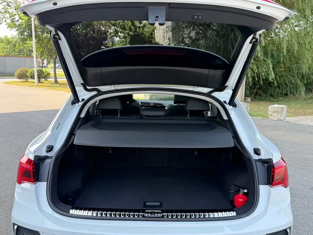 Audi Q3 Sportback — фото 14