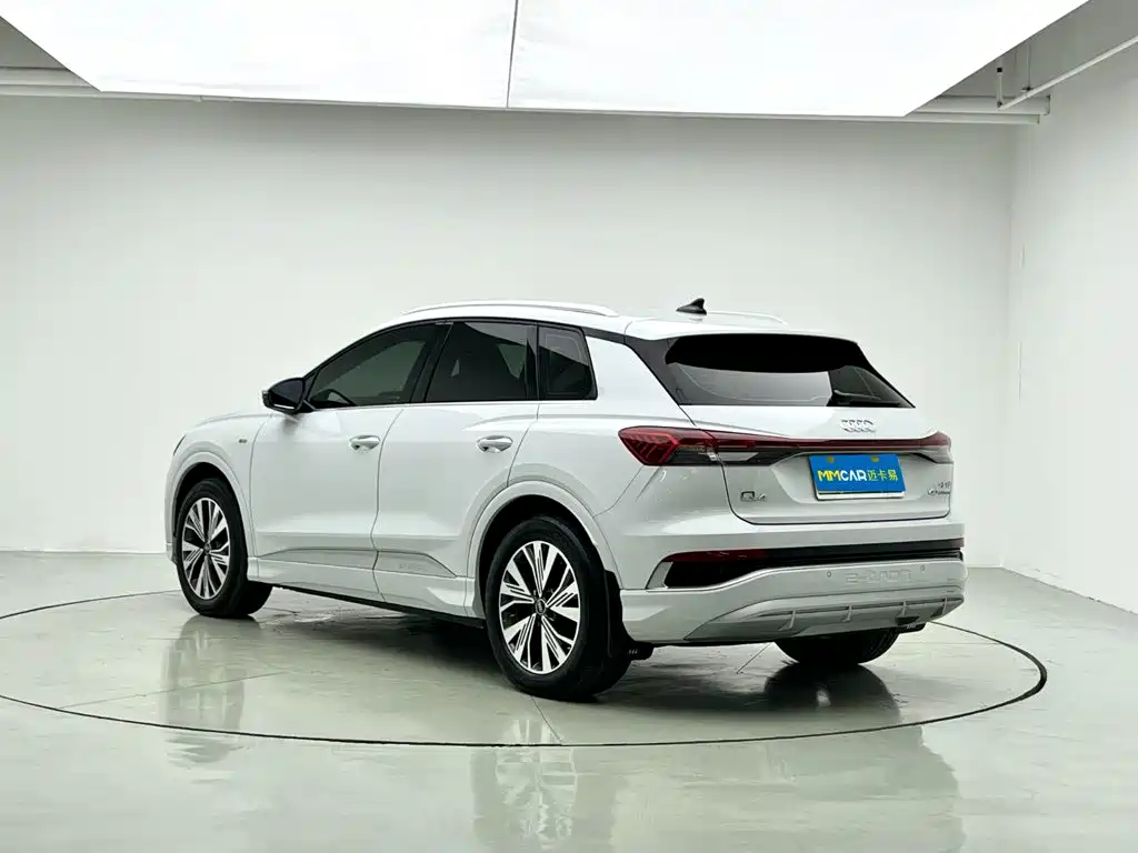 Audi Q4 e-tron — фото 2