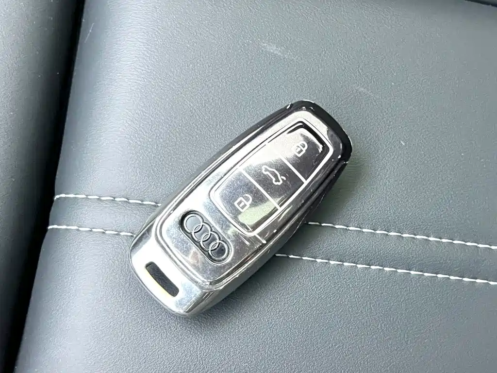 Audi Q4 e-tron — фото 13