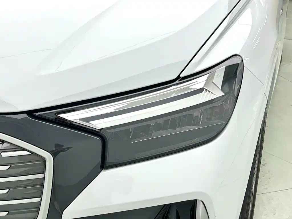 Audi Q4 e-tron — фото 6