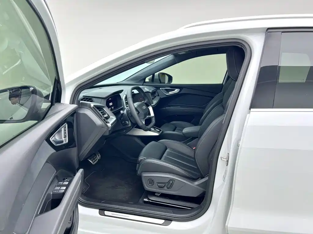 Audi Q4 e-tron — фото 10