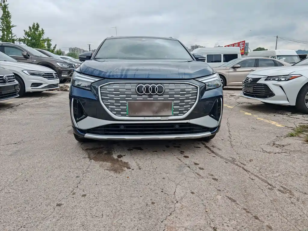 Audi Q4 e-tron — фото 2