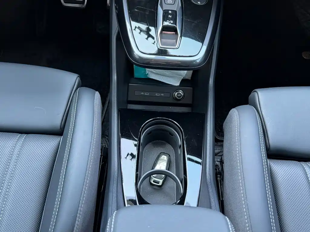 Audi Q4 e-tron — фото 17