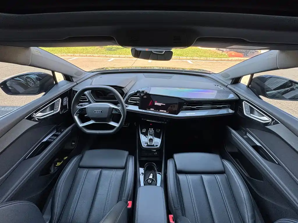 Audi Q4 e-tron — фото 20