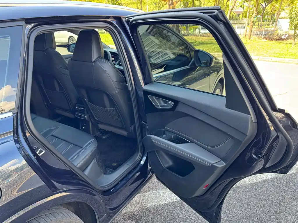 Audi Q4 e-tron — фото 22