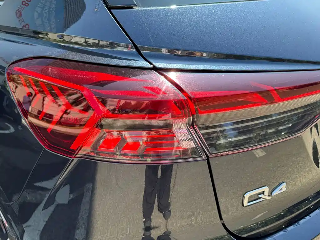 Audi Q4 e-tron — фото 29