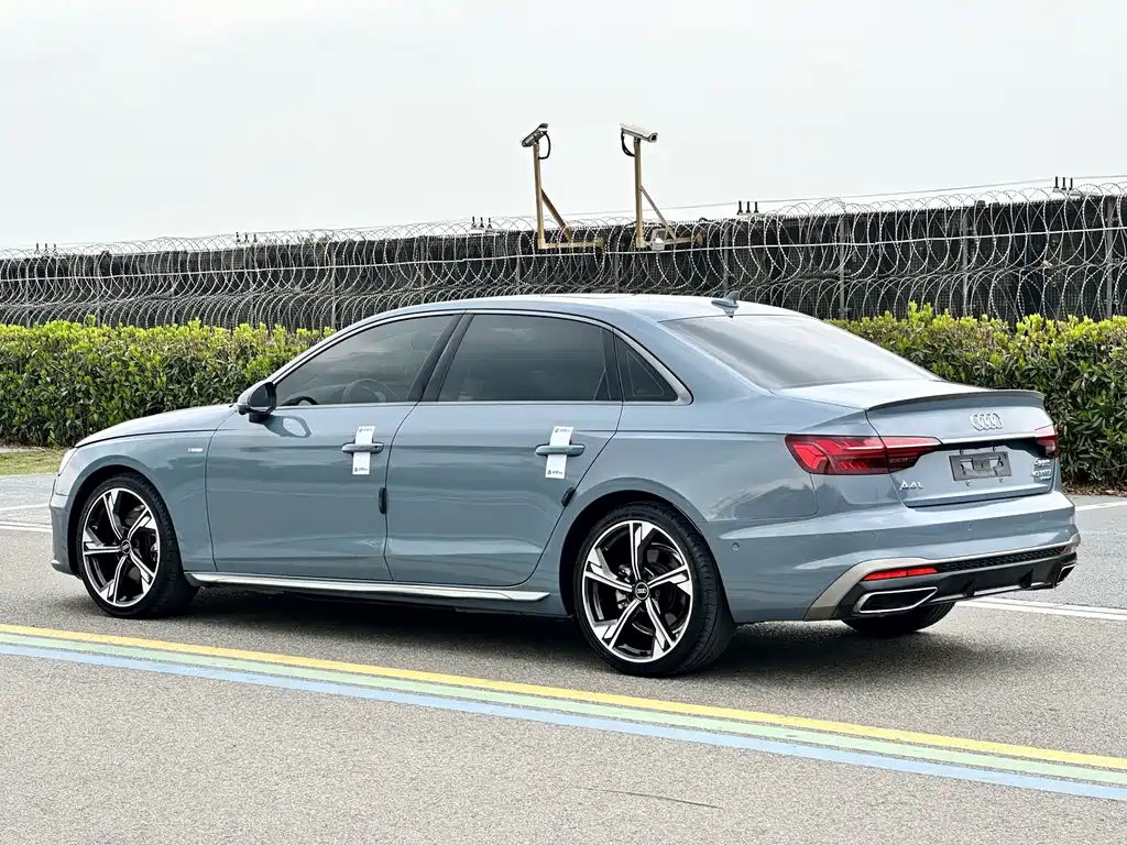 Audi A4L — фото 5