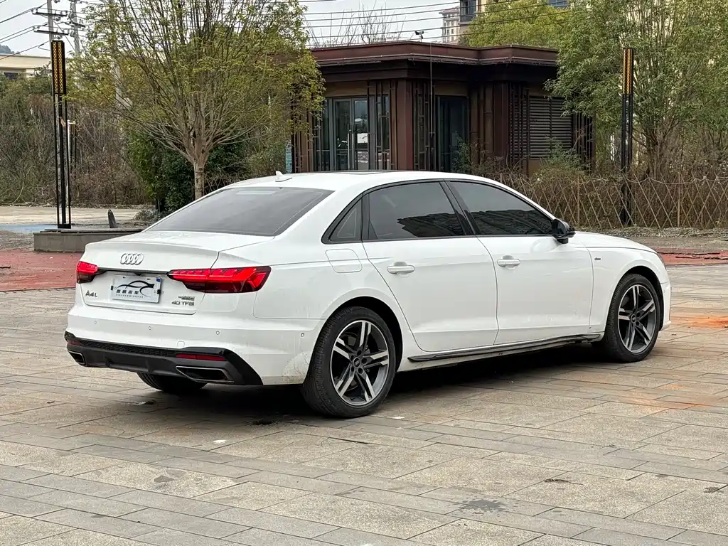 Audi A4L — фото 8