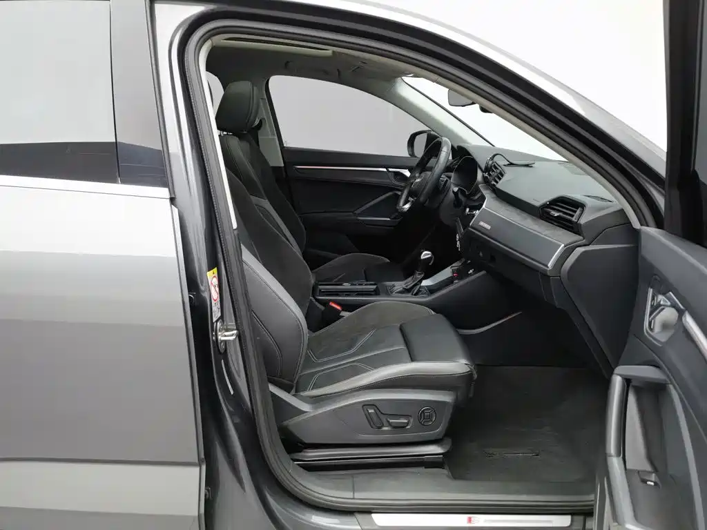 Audi Q3 Sportback — фото 23