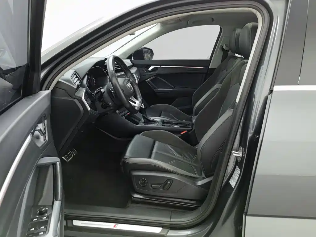 Audi Q3 Sportback — фото 10