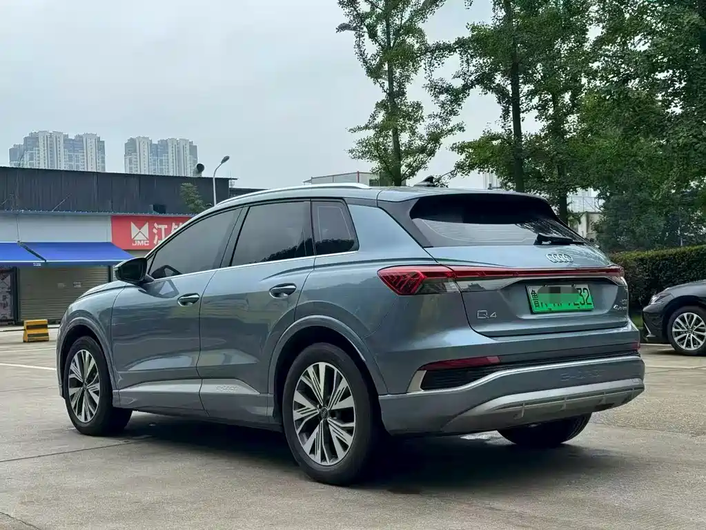 Audi Q4 e-tron — фото 7