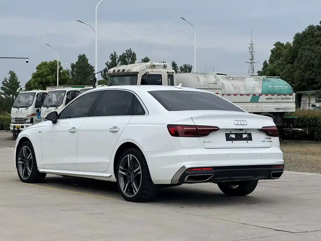 Audi A4L — фото 5