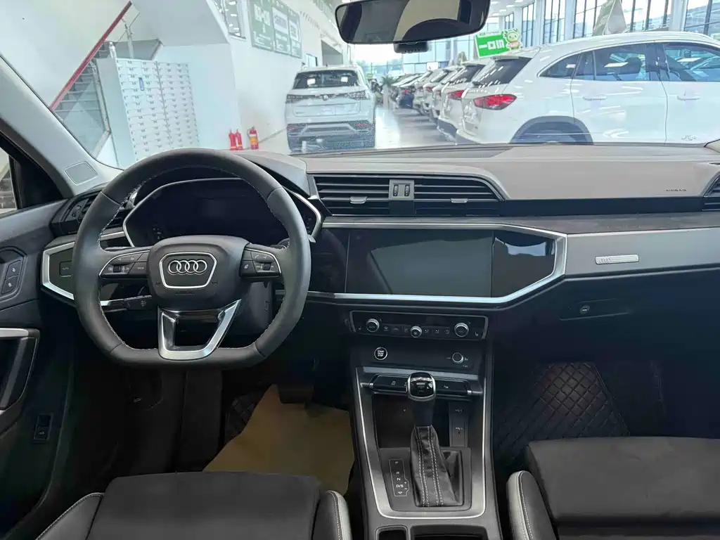 Audi Q3 — фото 20