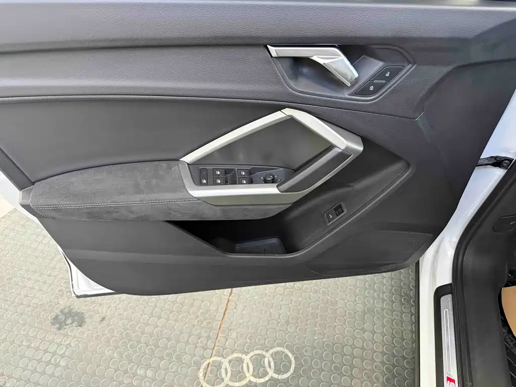 Audi Q3 — фото 10