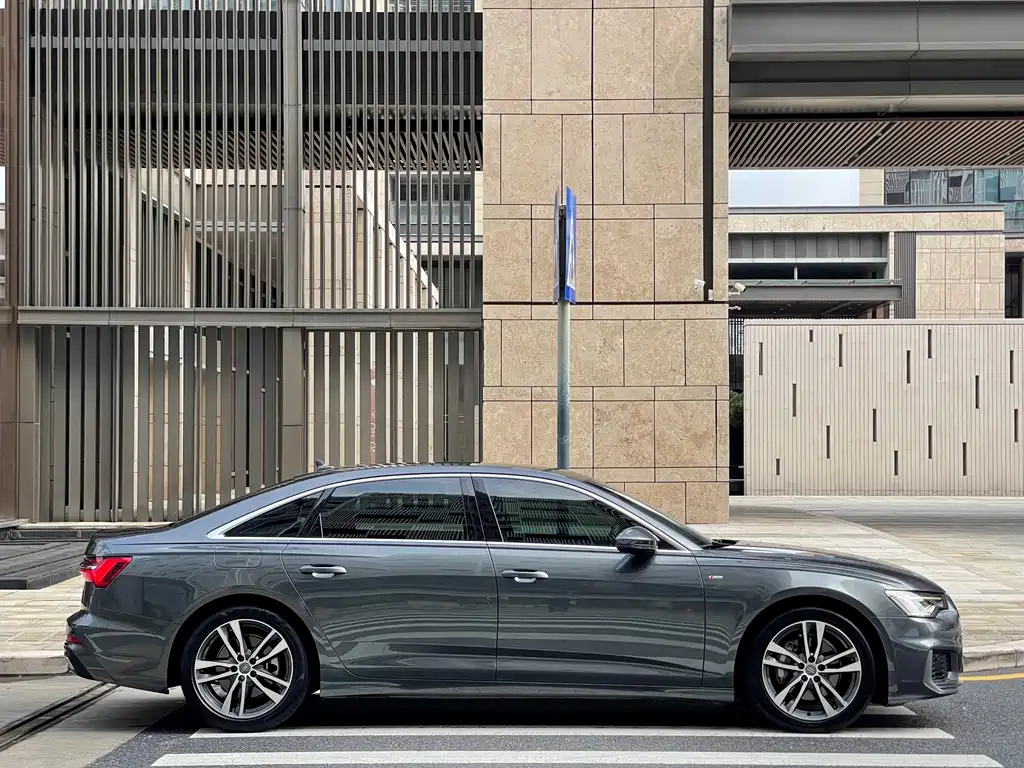 Audi A6L — фото 6