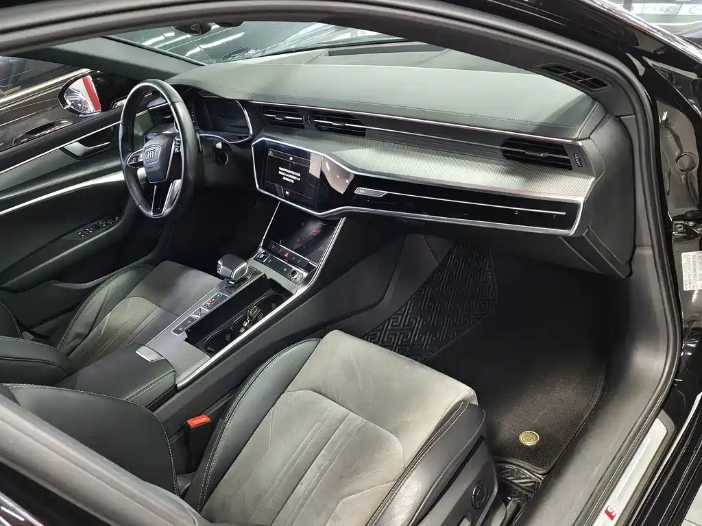 Audi A6L — фото 5