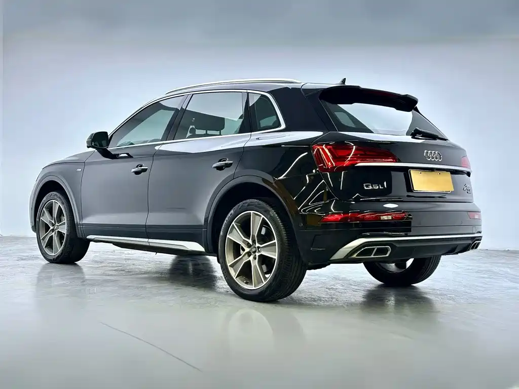 Audi Q5L — фото 6